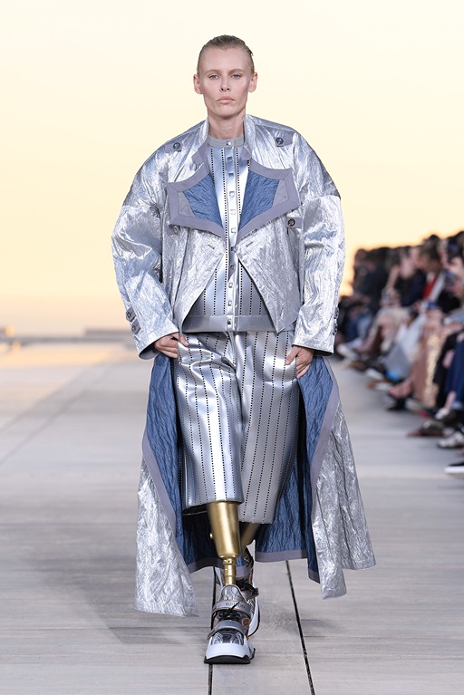 Louis Vuitton on X: Nicolas Ghesquière presents his #LVCruise 2023  Collection at the Salk Institute in California. / X