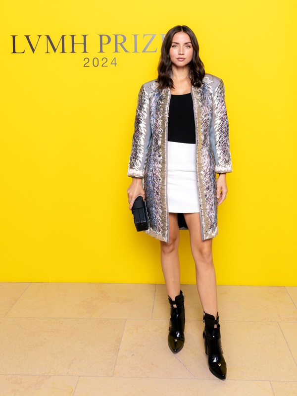 Ana De Armas ha indossato un look Louis Vuitton per il 2024 LVMH Prize