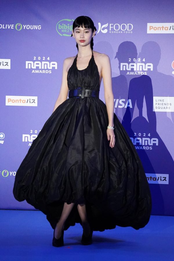 Hoyeon wears custom Louis Vuitton to the 2024 MAMA Awards